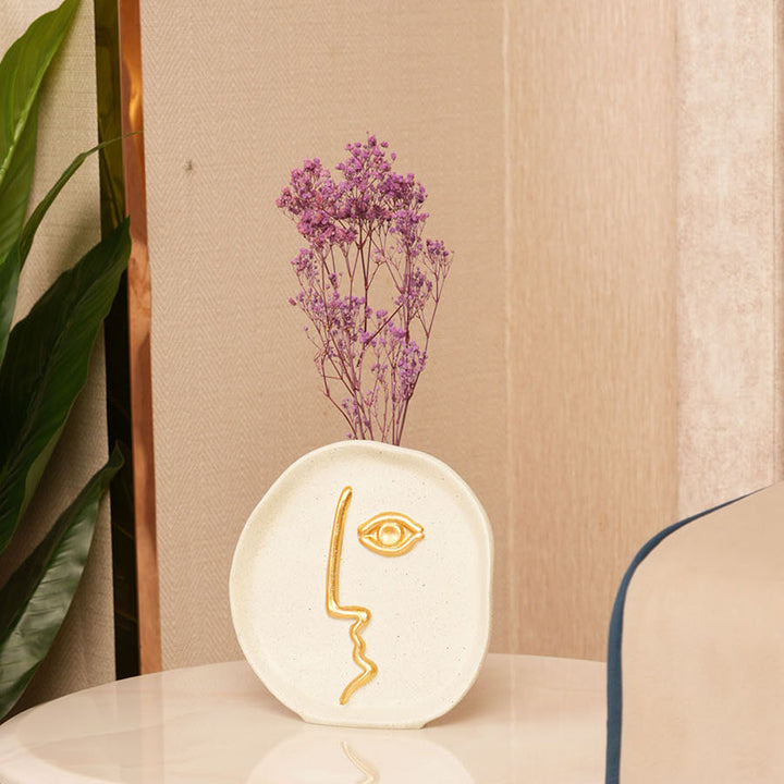 Minimalistic Faceline Vase