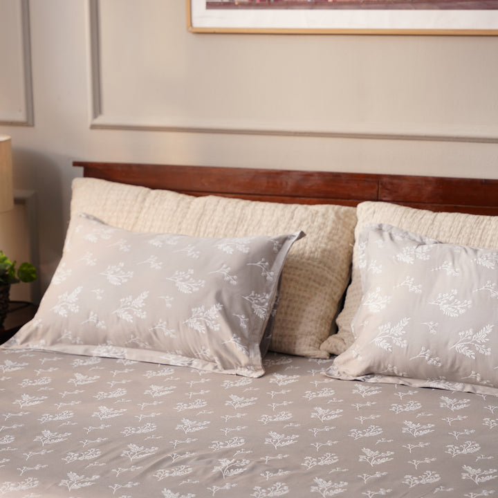 Vogue Leaves Double Bedsheet (108x108) with 2 Pillow Covers