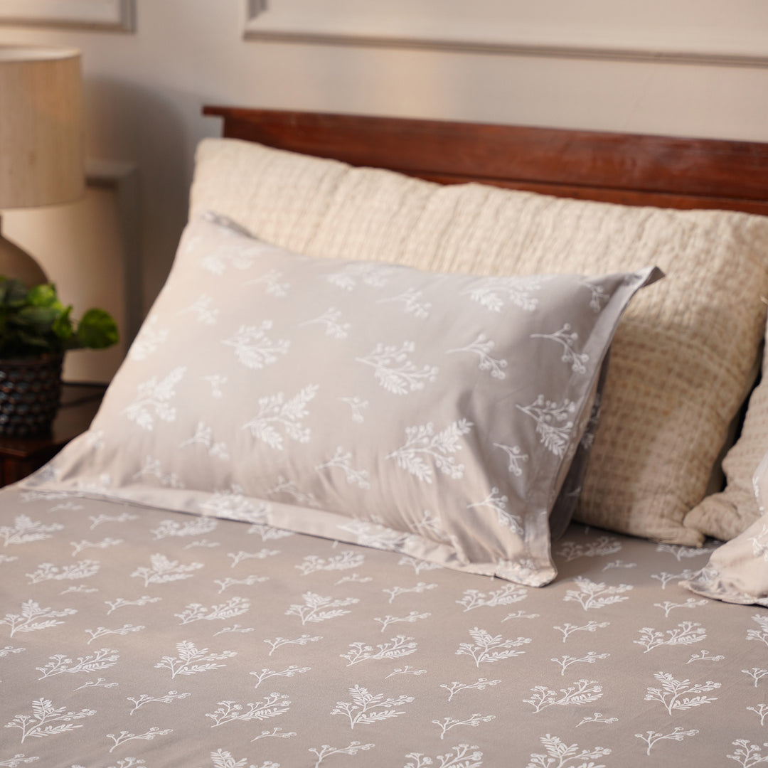 Vogue Leaves Double Bedsheet (108x108) with 2 Pillow Covers