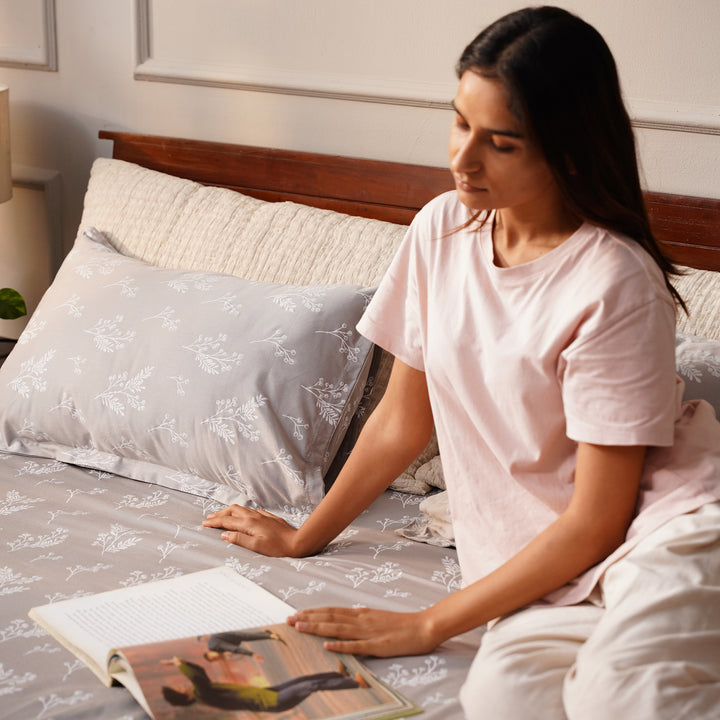 Vogue Leaves Double Bedsheet (108x108) with 2 Pillow Covers